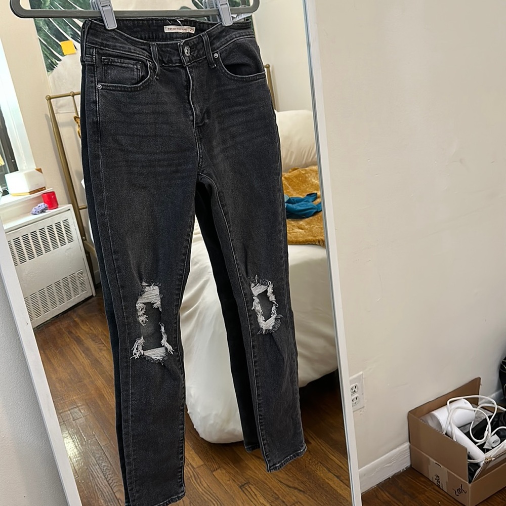 Levi’s dark gray distressed high rise skinny jean